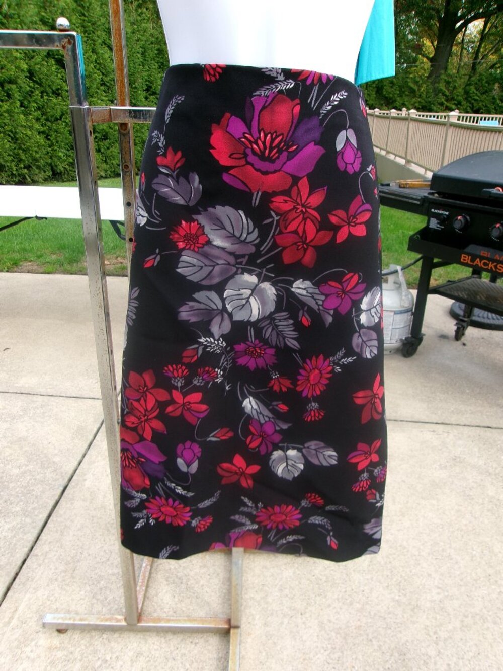 NWOT PHILOSOPHY BLACK FLORAL STRAIGHT SKIRT 12